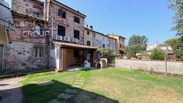casa indipendente in vendita a Lucca in zona Picciorana