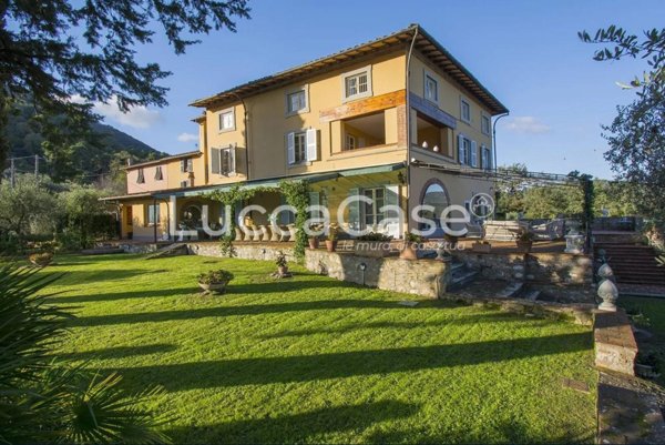 casa indipendente in vendita a Lucca in zona Farneta
