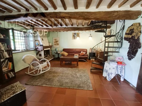 casa indipendente in vendita a Lucca in zona Monte San Quirico