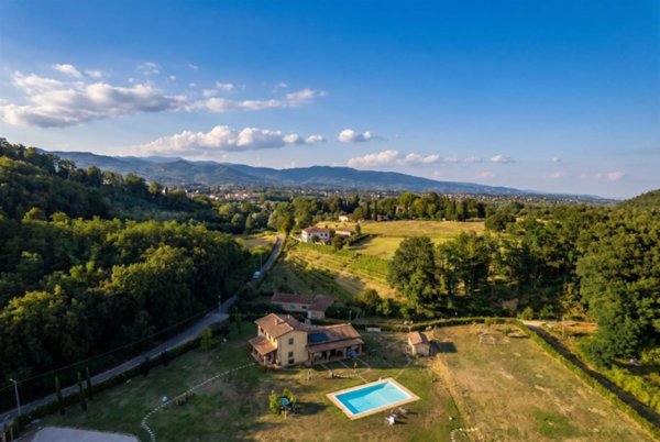 casa indipendente in vendita a Lucca in zona Cerasomma