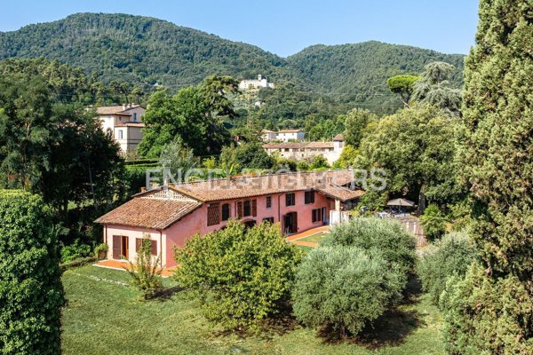 casa indipendente in vendita a Lucca in zona Vicopelago