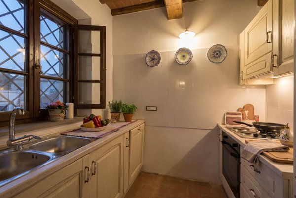 casa indipendente in vendita a Lucca in zona Cerasomma