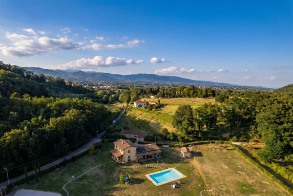 casa indipendente in vendita a Lucca in zona Cerasomma