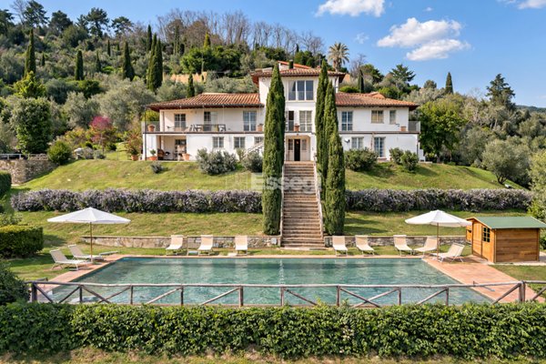 casa indipendente in vendita a Lucca in zona Mutigliano