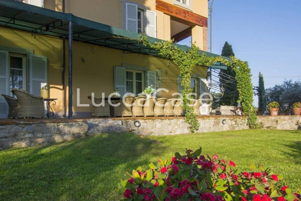 casa indipendente in vendita a Lucca in zona Farneta