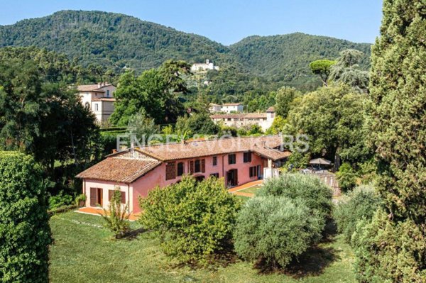 casa indipendente in vendita a Lucca in zona Vicopelago