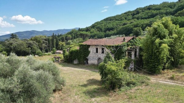 casa indipendente in vendita a Lucca in zona Vicopelago