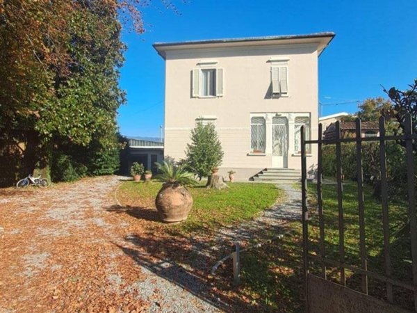 casa indipendente in vendita a Lucca in zona zona San Marco