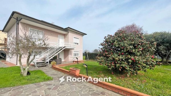 casa indipendente in vendita a Lucca in zona zona San Vito