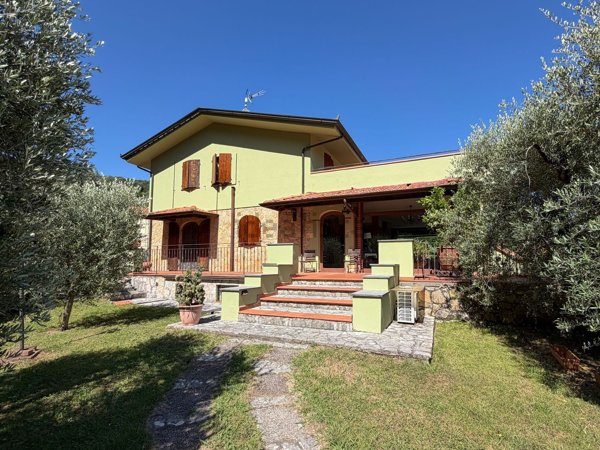 casa indipendente in vendita a Lucca in zona Maggiano