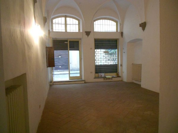 locale commerciale in vendita a Lucca in zona Centro Città