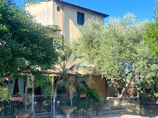 casa indipendente in vendita a Lucca in zona Vicopelago