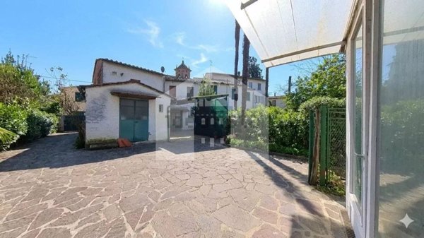 casa indipendente in vendita a Lucca in zona San Pietro a Vico