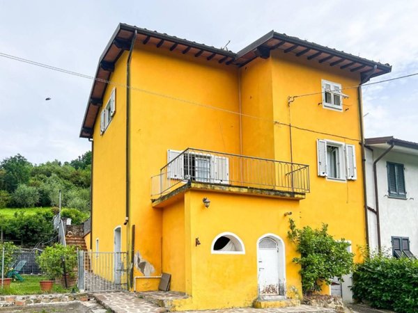casa indipendente in vendita a Lucca in zona Mastiano