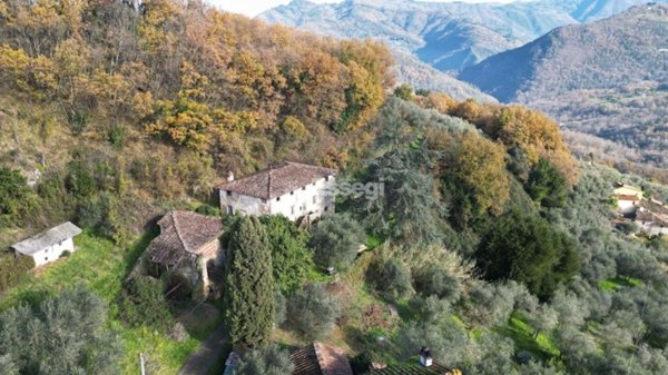 casa indipendente in vendita a Lucca in zona Mastiano