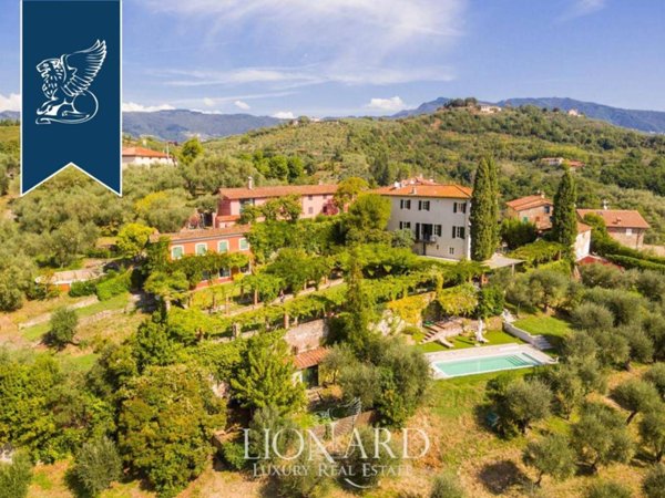 casa indipendente in vendita a Lucca