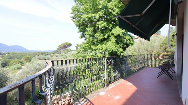 casa indipendente in vendita a Lucca in zona Monte San Quirico
