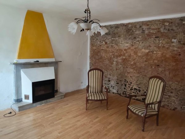 casa indipendente in vendita a Lucca in zona Montuolo