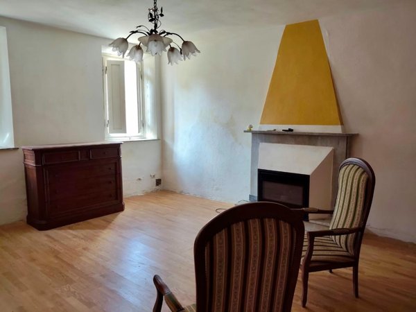 casa indipendente in vendita a Lucca in zona Montuolo