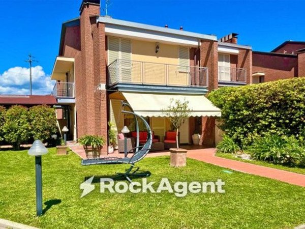 casa indipendente in vendita a Lucca in zona Mutigliano