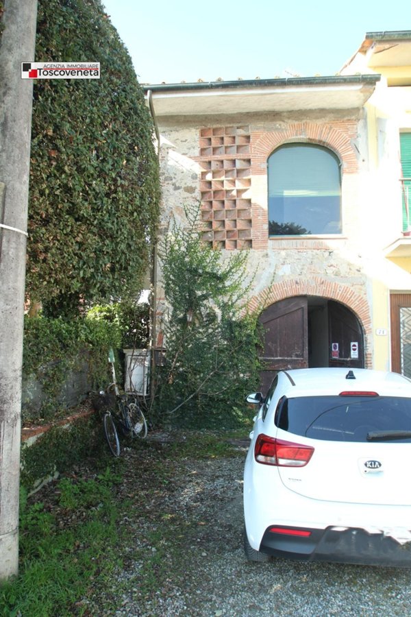 casa indipendente in vendita a Lucca in zona Nave