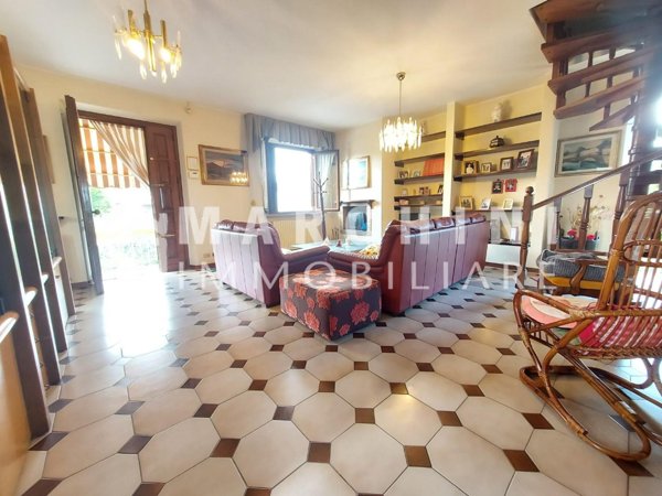 casa indipendente in vendita a Lucca