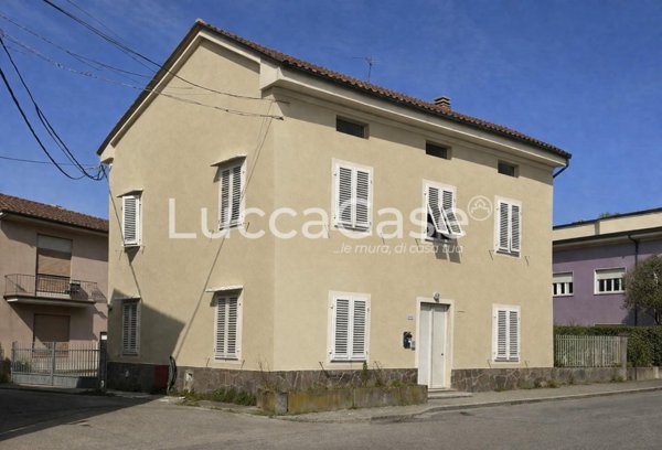 casa indipendente in vendita a Lucca in zona Zona San Concordio