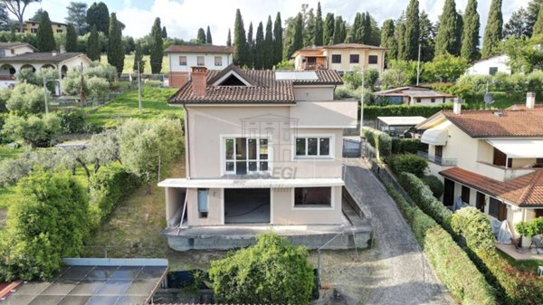 casa indipendente in vendita a Lucca in zona Ponte San Pietro