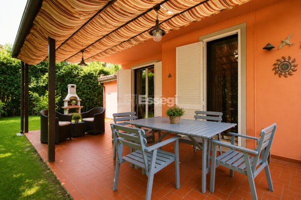 casa indipendente in vendita a Lucca in zona Picciorana