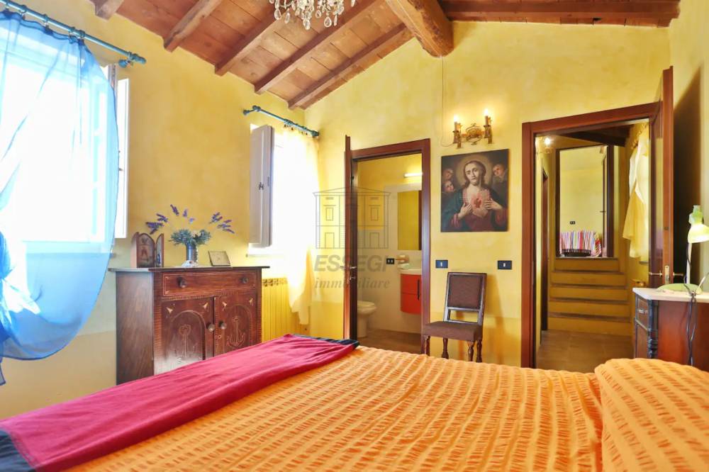 casa indipendente in vendita a Lucca in zona Mutigliano