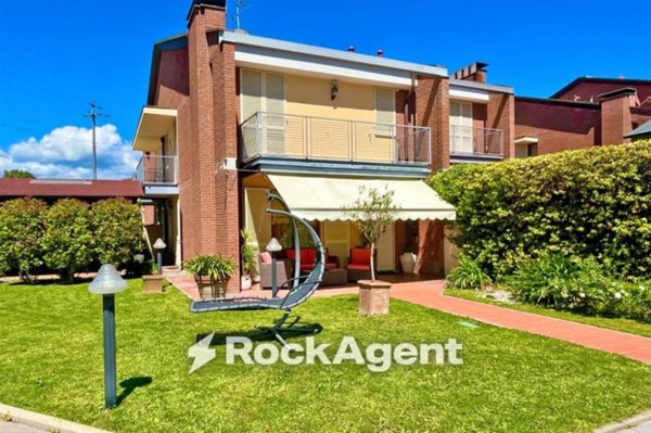 casa indipendente in vendita a Lucca in zona Centro Città