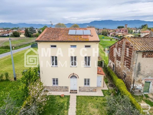 casa indipendente in vendita a Lucca in zona zona Mugnano