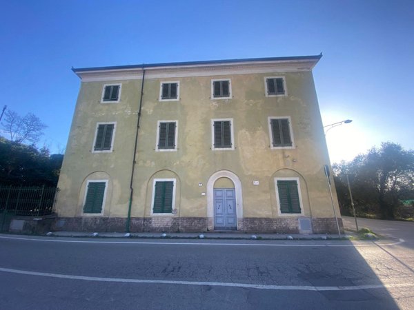 casa indipendente in vendita a Lucca in zona San Pietro a Vico