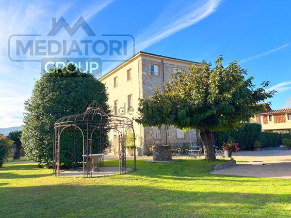 casa indipendente in vendita a Lucca