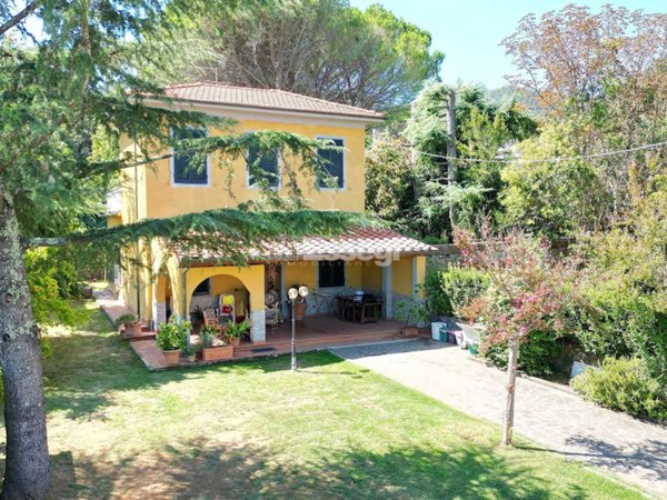 casa indipendente in vendita a Lucca in zona zona Arancio