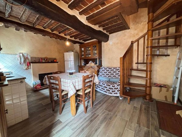 casa indipendente in vendita a Lucca in zona Nave