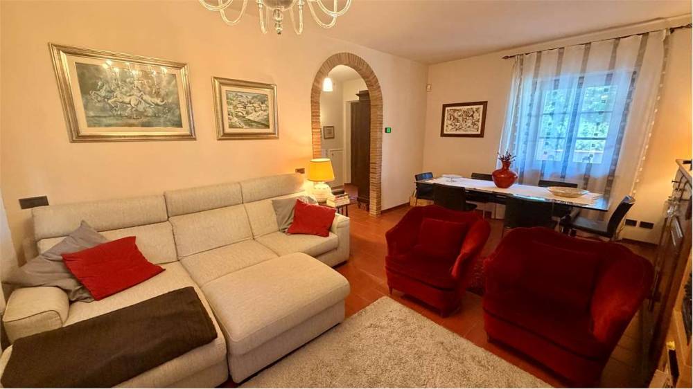 casa indipendente in vendita a Lucca in zona San Lorenzo a Vaccoli