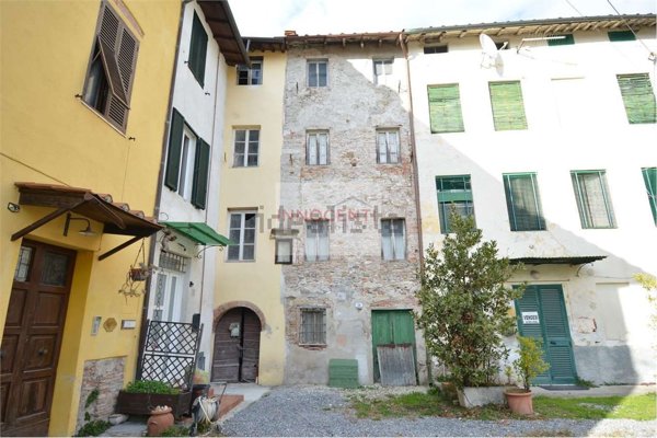 casa indipendente in vendita a Lucca in zona Sant'Anna