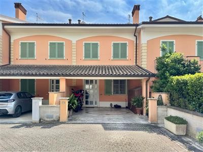casa indipendente in vendita a Lucca