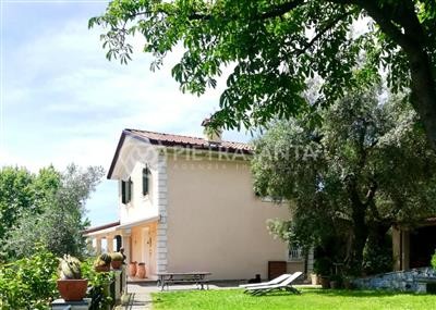 casa indipendente in vendita a Lucca in zona Centro Città