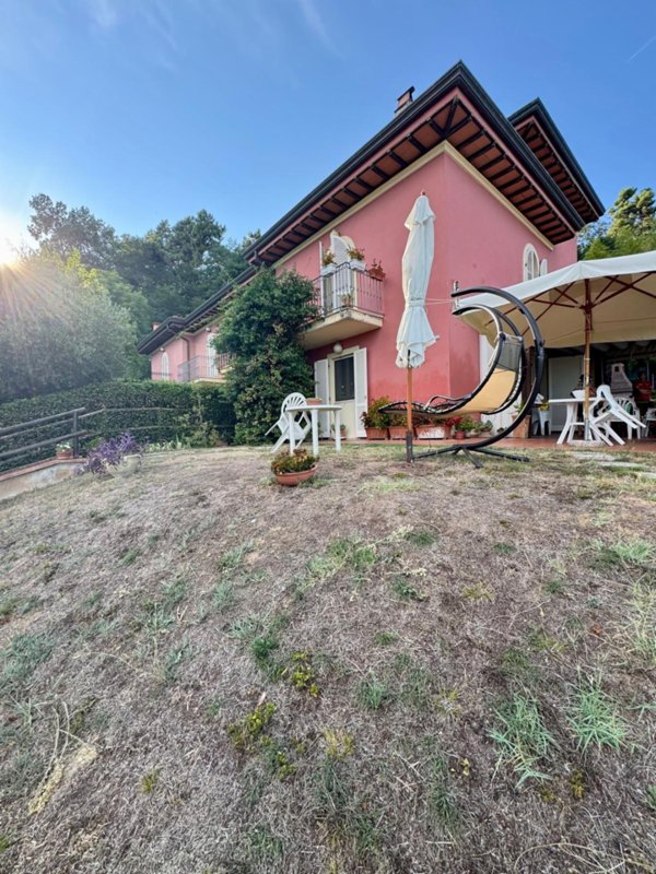 casa indipendente in vendita a Lucca in zona Arliano