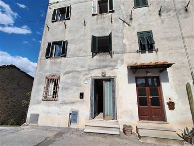 casa indipendente in vendita a Lucca