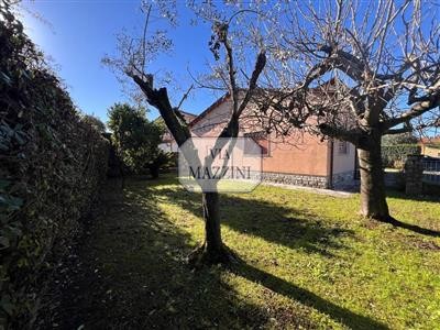 casa indipendente in vendita a Lucca in zona Centro Città