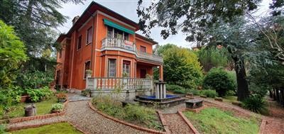casa indipendente in vendita a Lucca in zona Centro Città