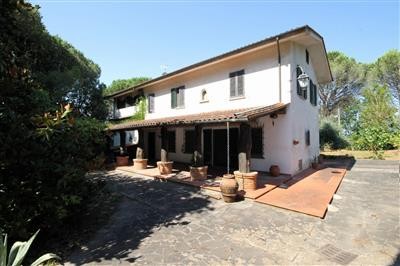 casa indipendente in vendita a Lucca