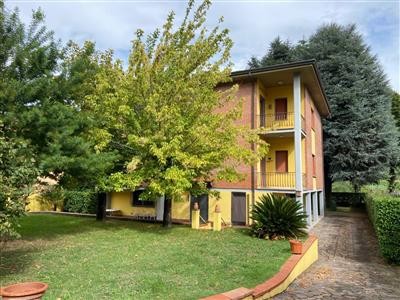 casa indipendente in vendita a Lucca