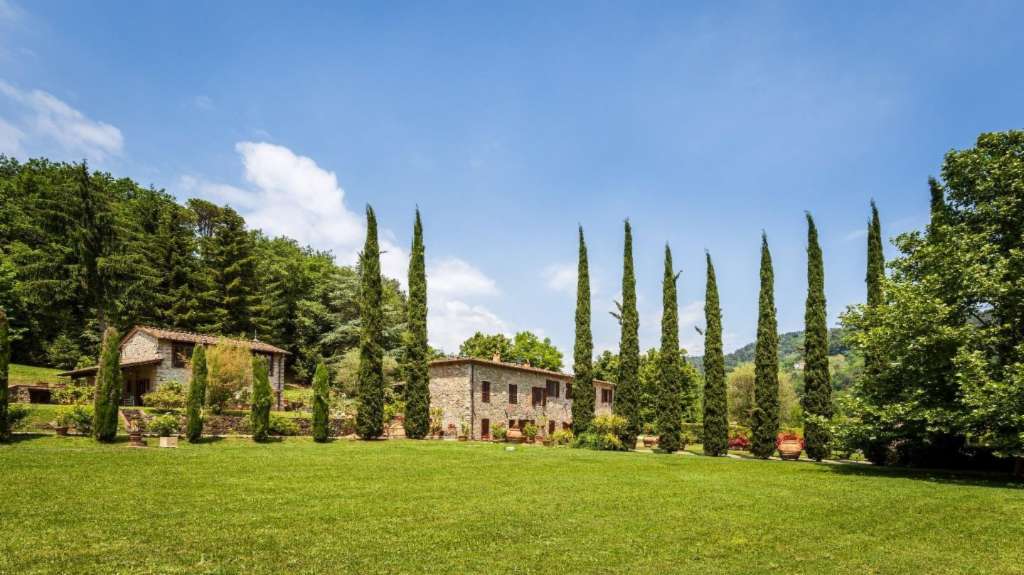 casale in vendita a Lucca in zona Centro Città