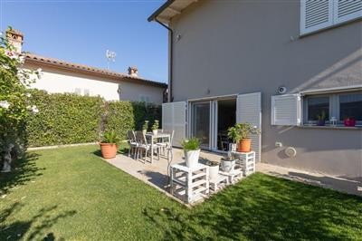 casa indipendente in vendita a Lucca
