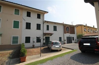 casa indipendente in vendita a Lucca