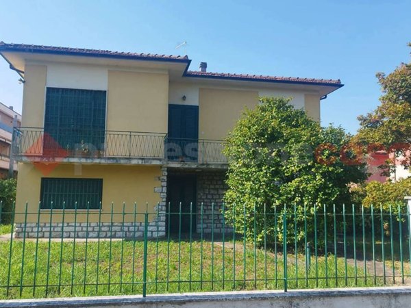 casa indipendente in vendita a Lucca in zona Sant'Anna